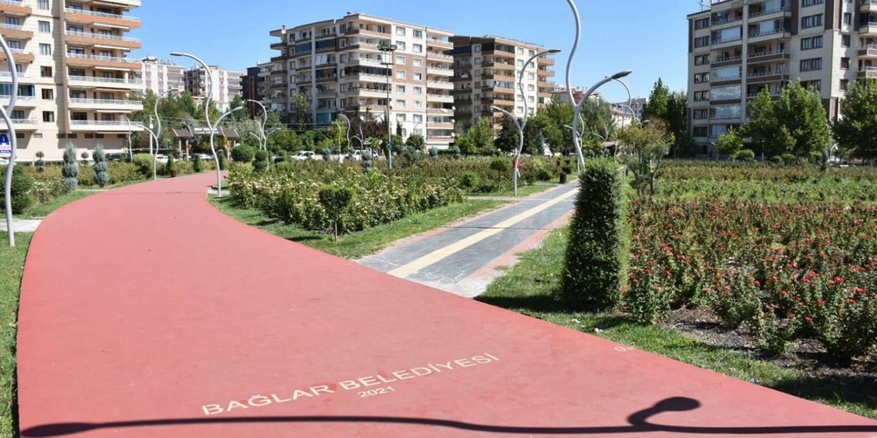 Park alanlarındaki yürüyüş yolları yenilendi