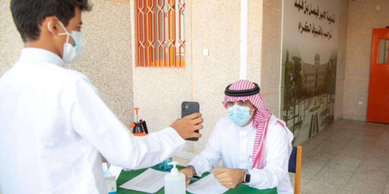 Suudi Arabistan okullarda cep telefonunu yasakladı