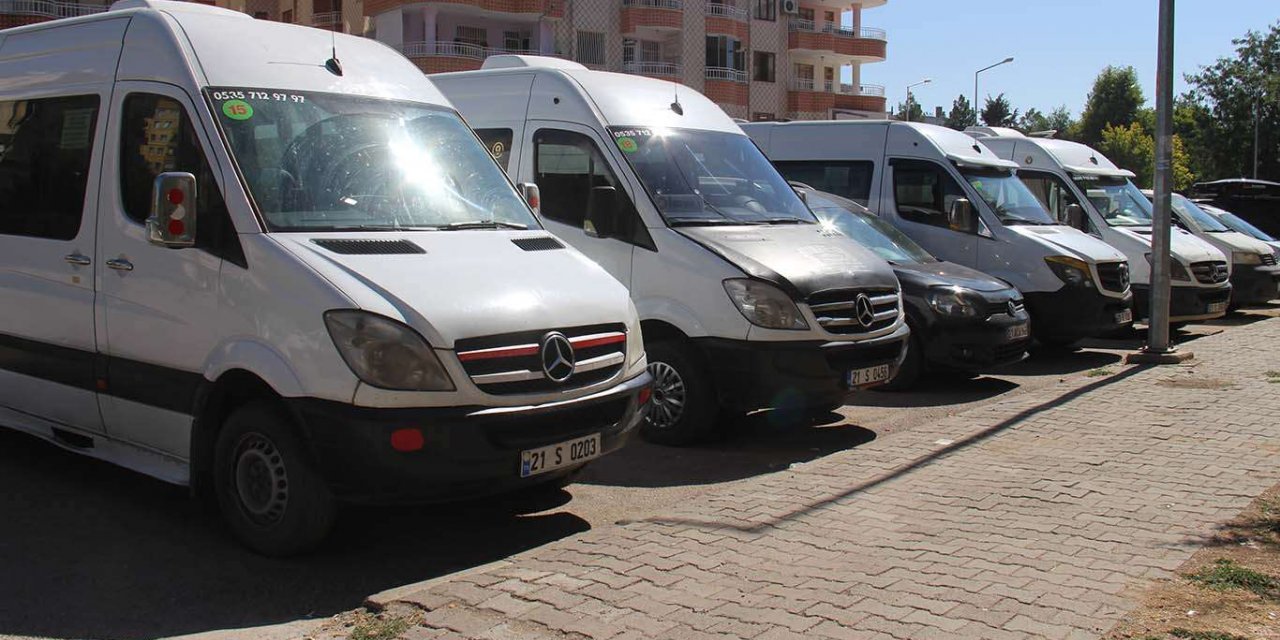 Servis şoförleri okulların tekrar kapanacağından endişeli