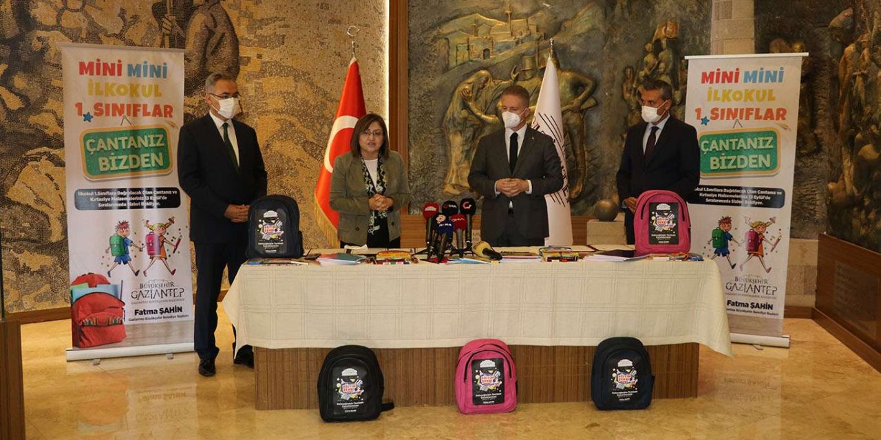 Gaziantep’te okula yeni başlayan öğrencilere kırtasiye desteği