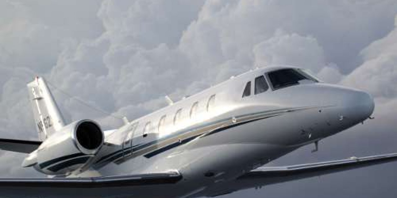 ABD’nin Connecticut eyaletinde özel jet bir binanın üzerine düştü