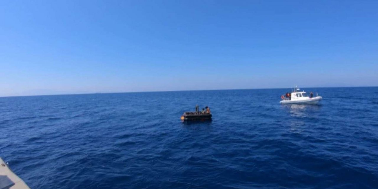 Yunanistan tarafından geri itilen 41 düzensiz göçmen kurtarıldı