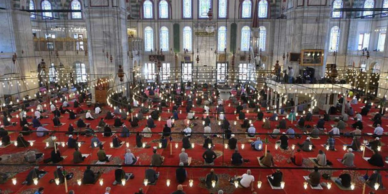 Cuma Hutbesi: Allah ilim yolcusuna cenneti kolaylaştırır