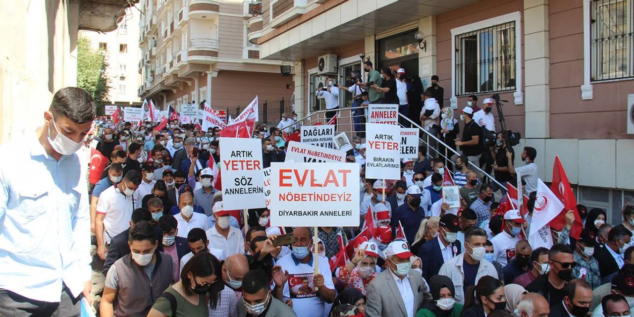 Evlat nöbetindeki aileler yürüyüş yaptı