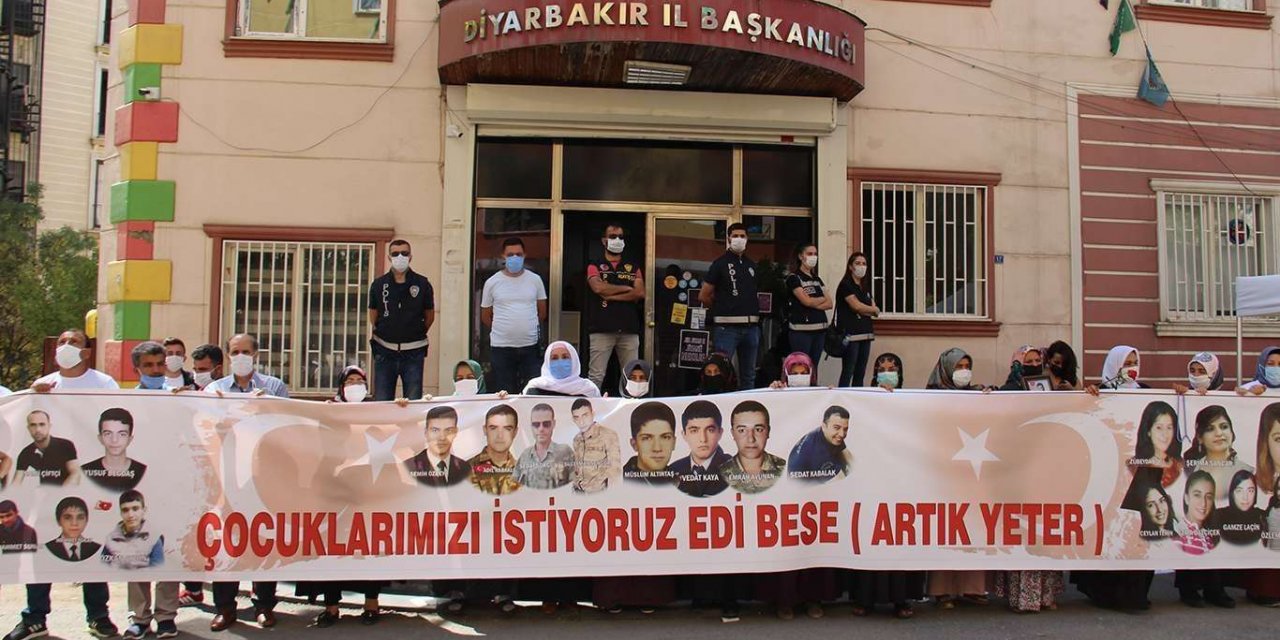 Cumhurbaşkanı Erdoğan'dan 3’üncü yılında evlat nöbetindeki ailelere mesaj