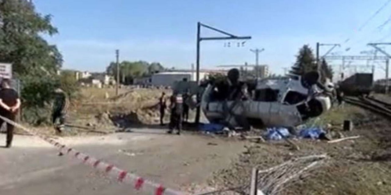 6 dead, 6 injured after train collides with van in northwestern Turkey