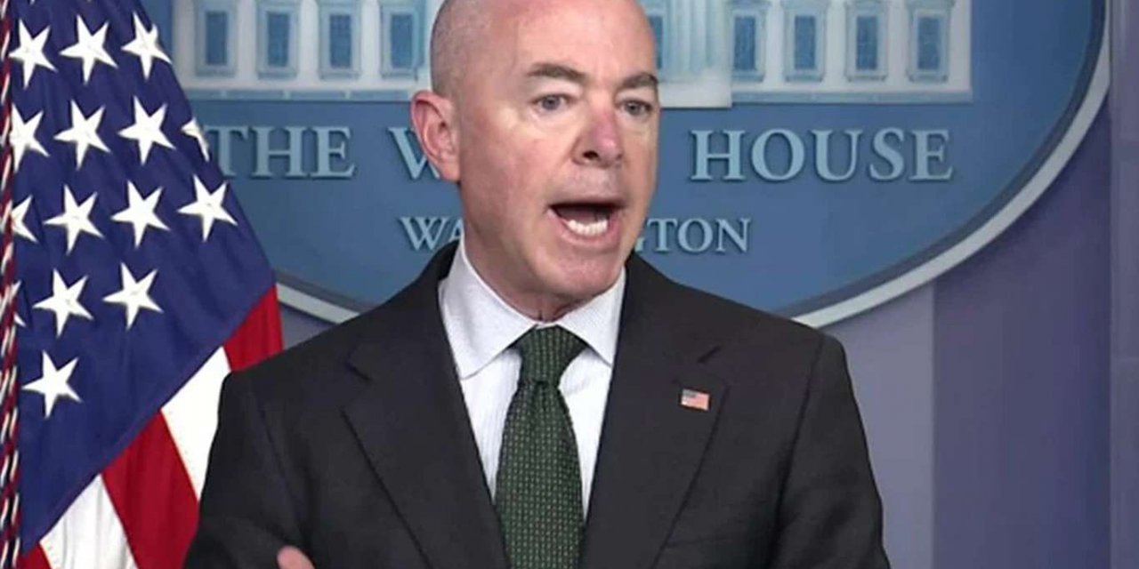 ABD İç Güvenlik Bakanı Mayorkas: 50 bin Afgan ülkeye yerleştirilecek