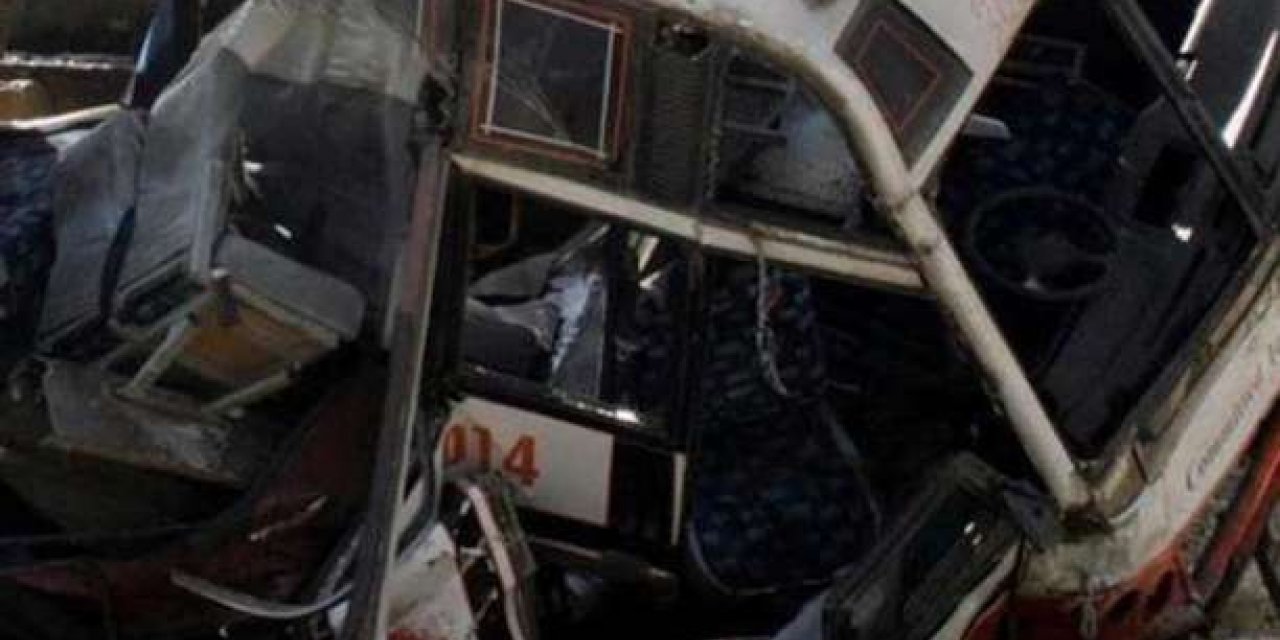 Mısır'da yolcu otobüsünün devrilmesi sonucu 12 kişi öldü