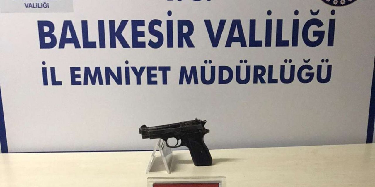 Balıkesir'de ruhsatsız silah ele geçirildi