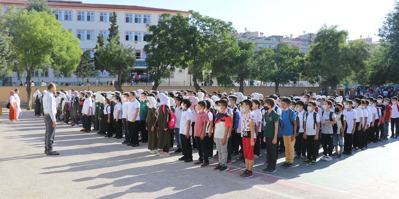 Öğrenciler okullarına kavuşmanın sevincini yaşadı