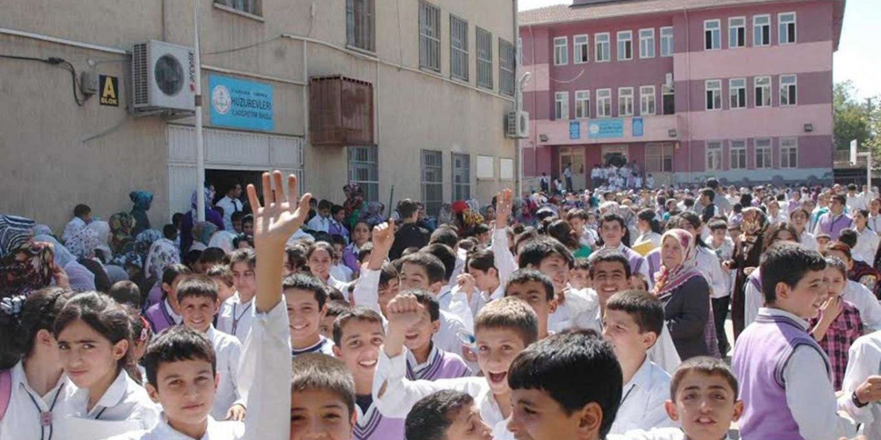 Turkey reopens schools after good progress with the country's vaccination drive