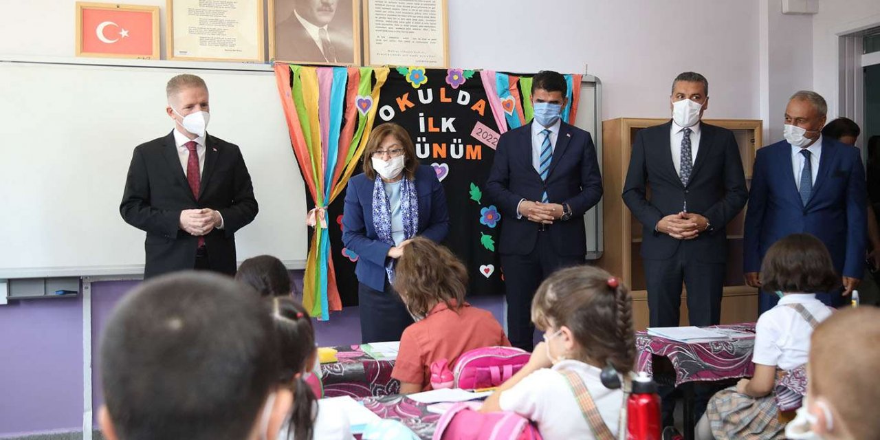 Gaziantep Valisi Davut Gül okulları ziyaret etti