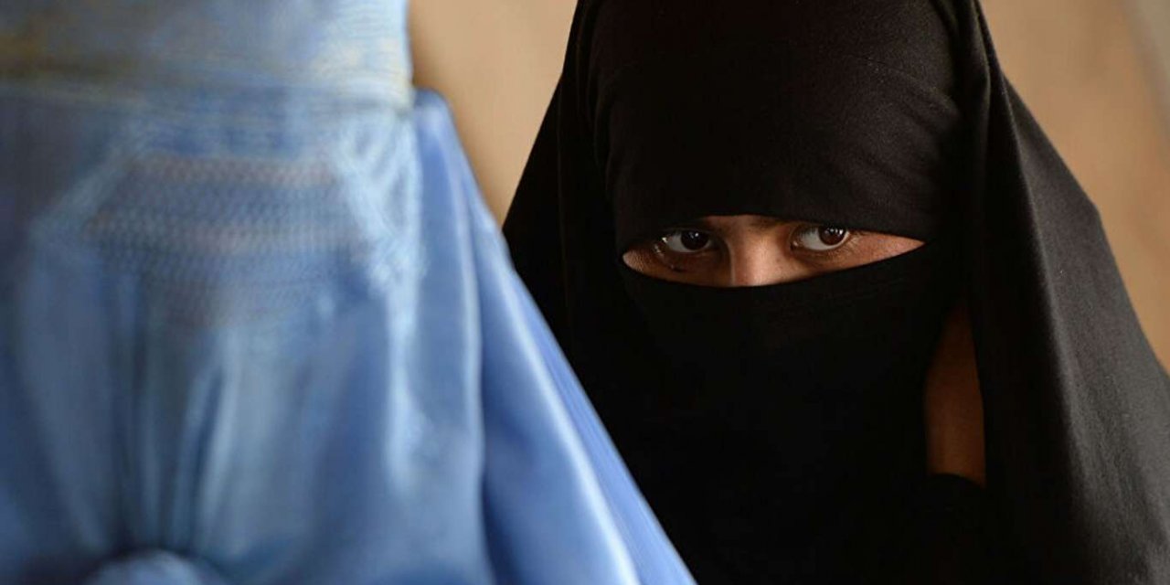 İngiliz askerleri Afganistan'dan çarşaf giyerek kaçmış
