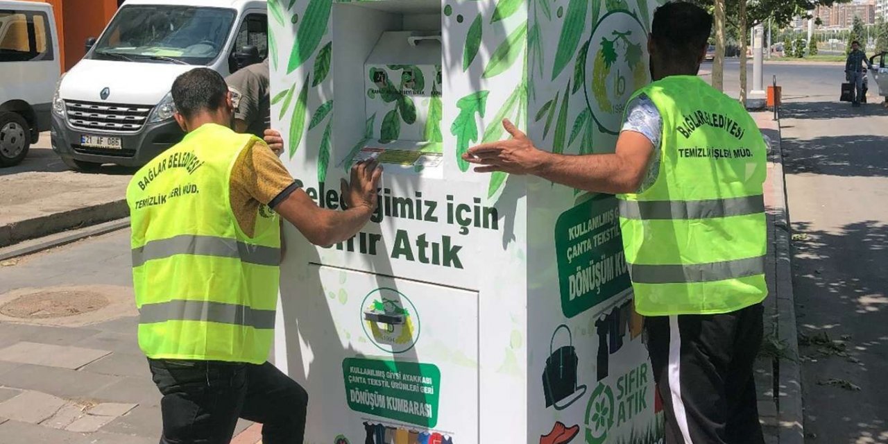 Bağlar'da kullanılmayan tekstil ürünler için işlek noktalara dönüşüm konteynerleri bırakıldı
