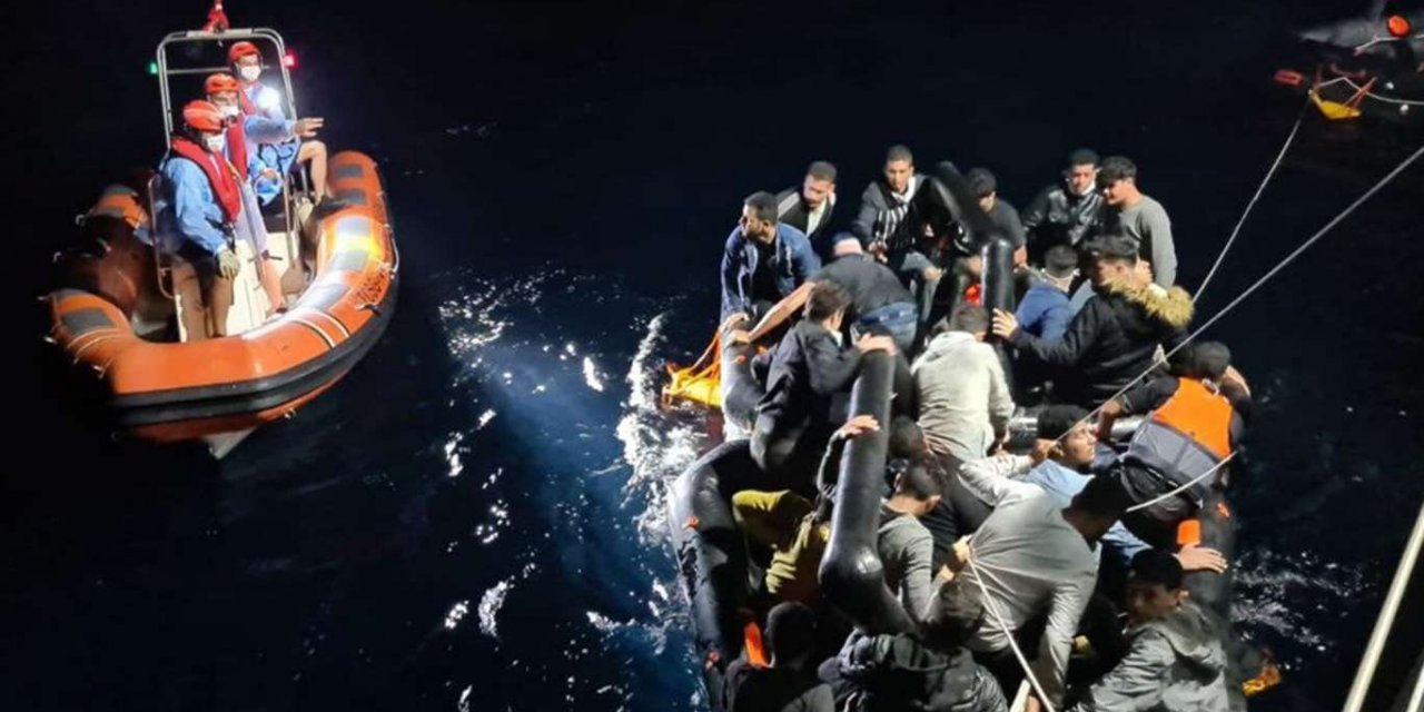 Yunanistan tarafından geri itilen 116 düzensiz göçmen kurtarıldı