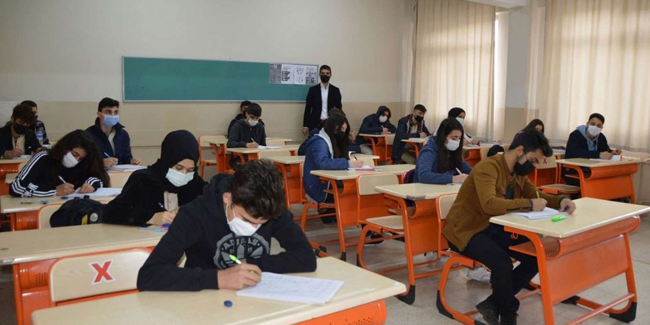 Öğretmenlerin yer değiştirme başvuru süresi uzatıldı