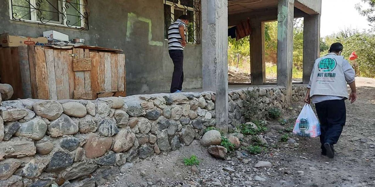 Bingöl Umut Kervanı yüzlerce aileye yardımda bulundu