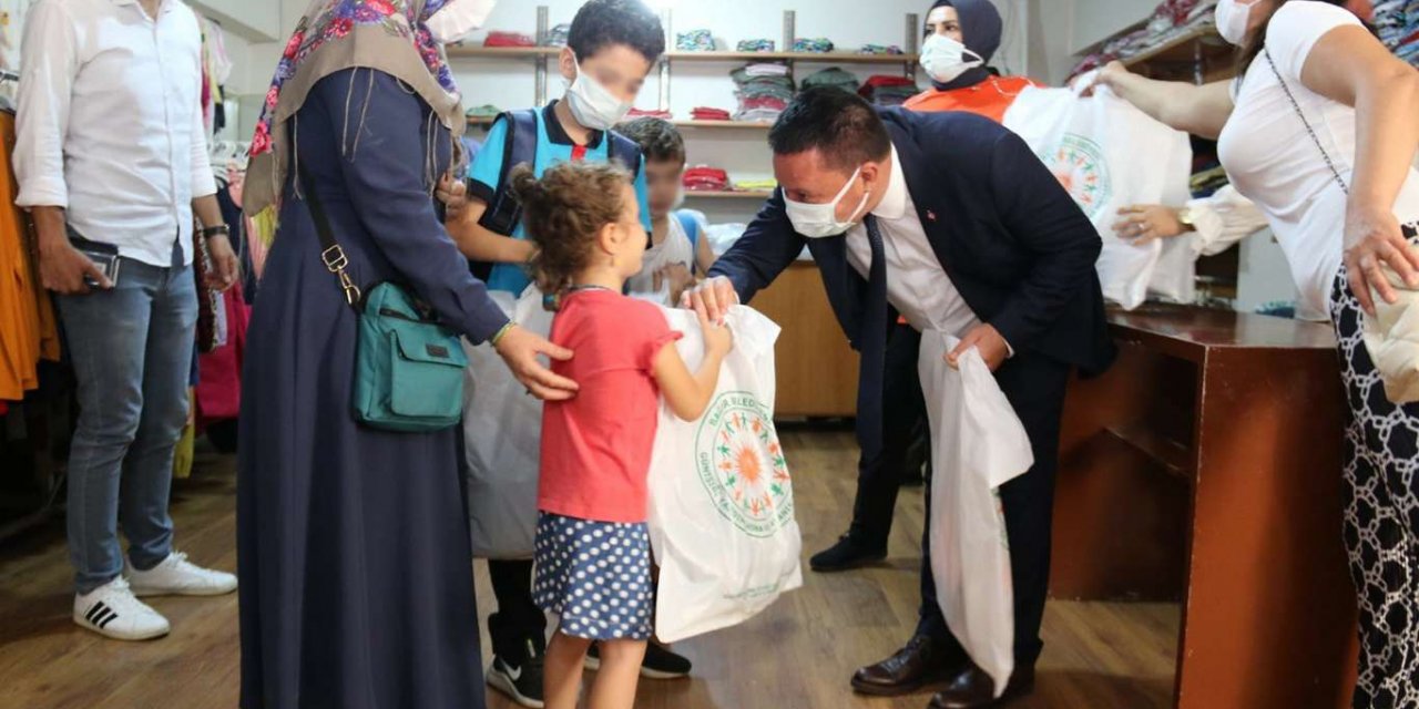Bağlar Belediyesinden öğrencilere giyim yardımı