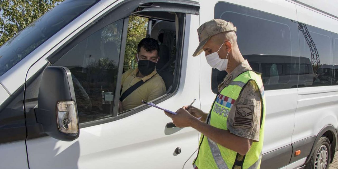 Diyarbakır'da okul çevreleri ile servis araçları denetlendi