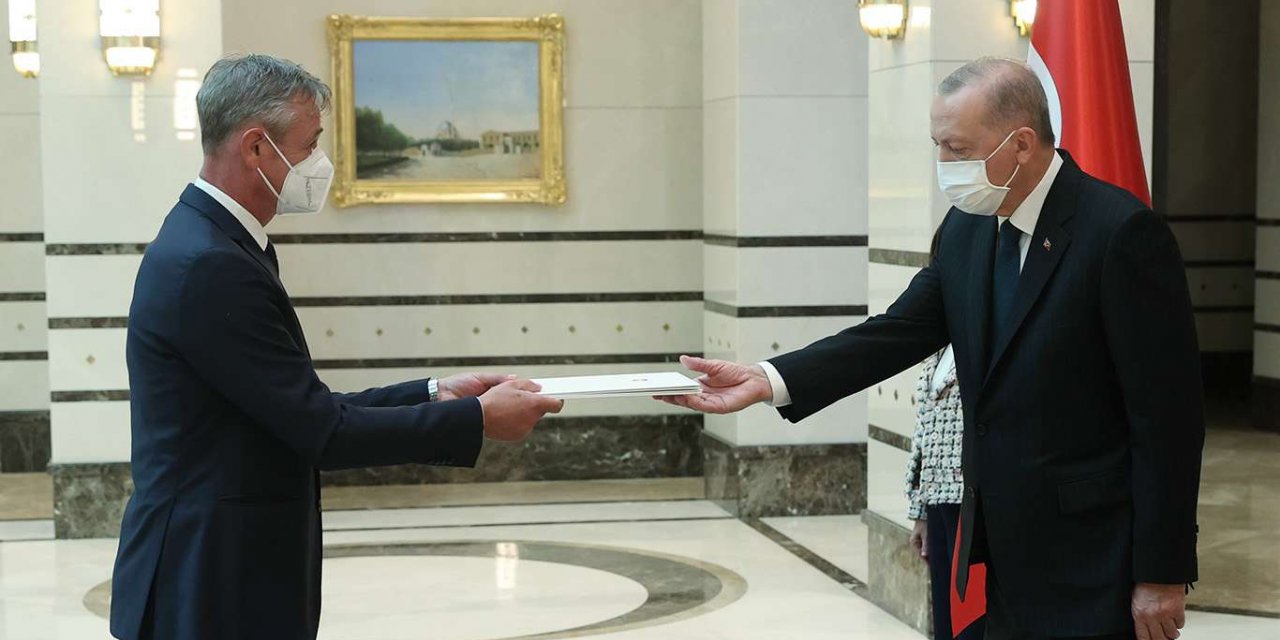 Gana ve İsviçre Büyükelçileri, Cumhurbaşkanı Erdoğan’a güven mektubu sundu