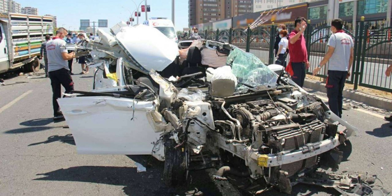 Ağustos ayında meydana gelen 43 bin kazada 301 kişi hayatını kaybetti