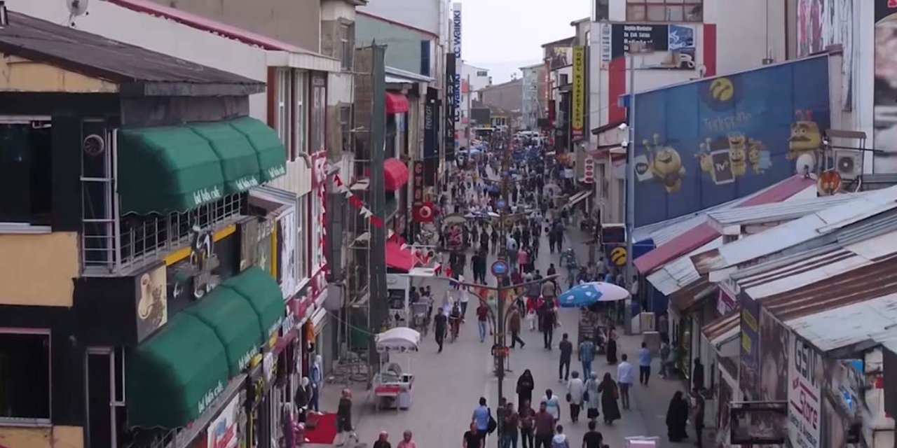 Aşılama oranı artan Ağrı'nın "mavi" kategoride yer alması halkı mutlu etti