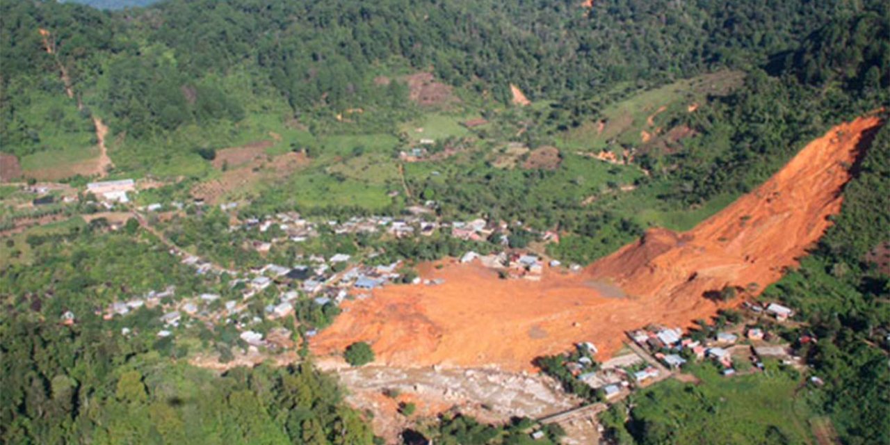 Meksika’daki toprak kayması