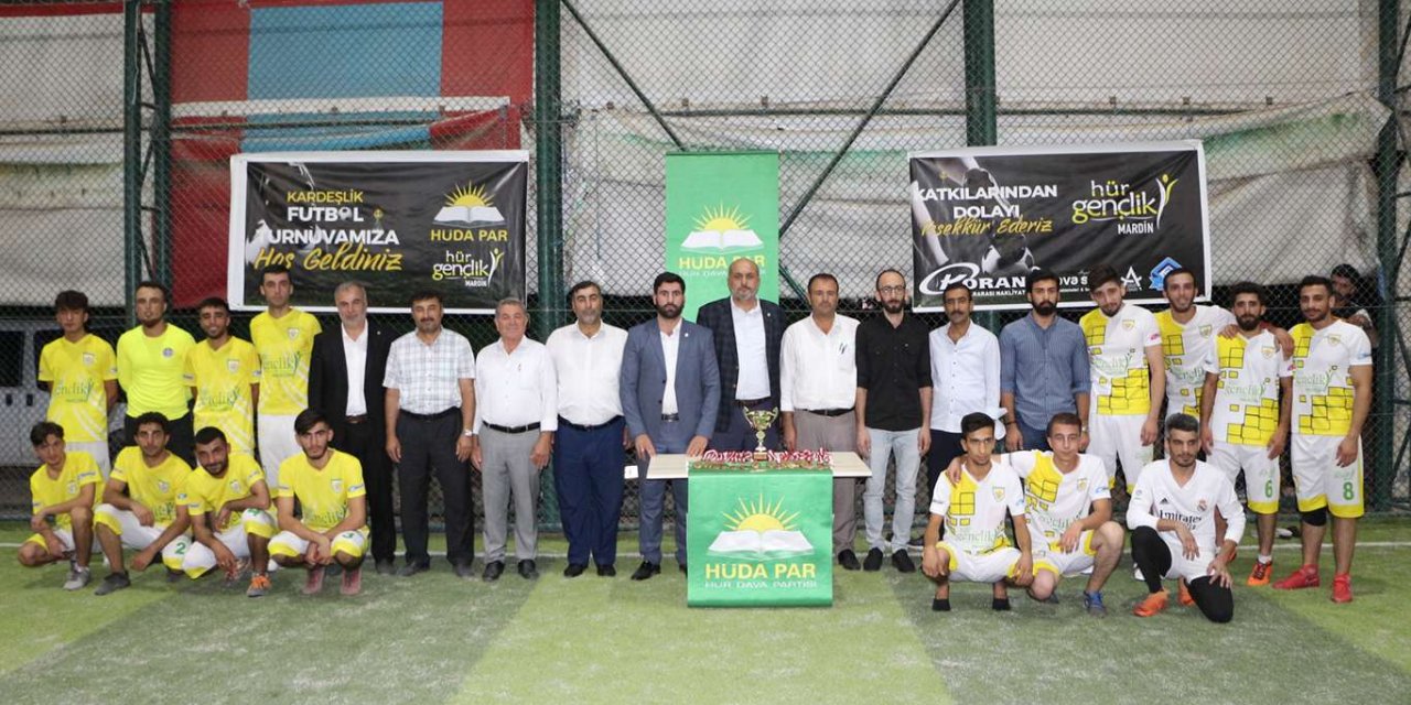 HÜDA PAR Mardin Gençlik Kolları tarafından düzenlenen "Kardeşlik Turnuvası" sona erdi
