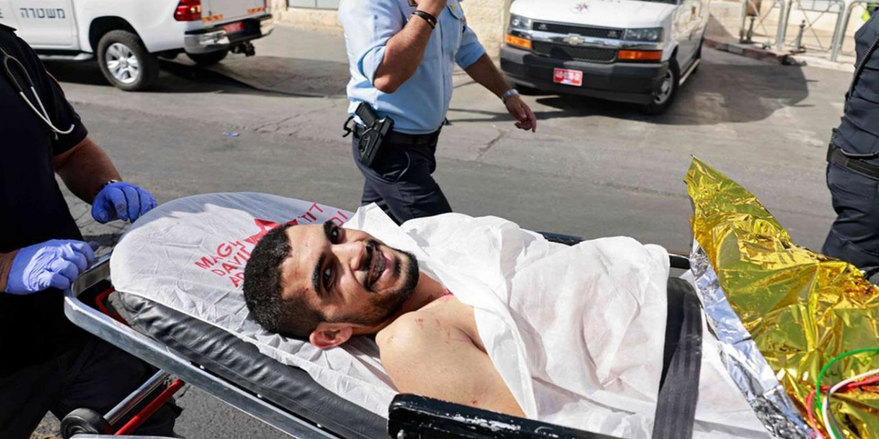 Palestinian teen seriously injured after stabbing settlers in Jerusalem