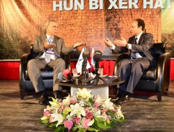 İzmir heyeti Diyarbakır'da