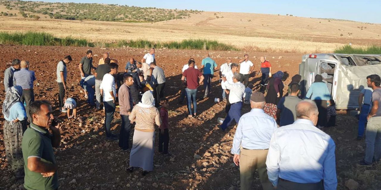 Minibüs şarampole yuvarlandı: 10 yaralı