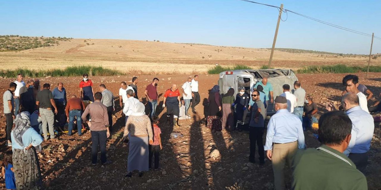 Mardin'de minibüs şarampole devrildi: 10 yaralı