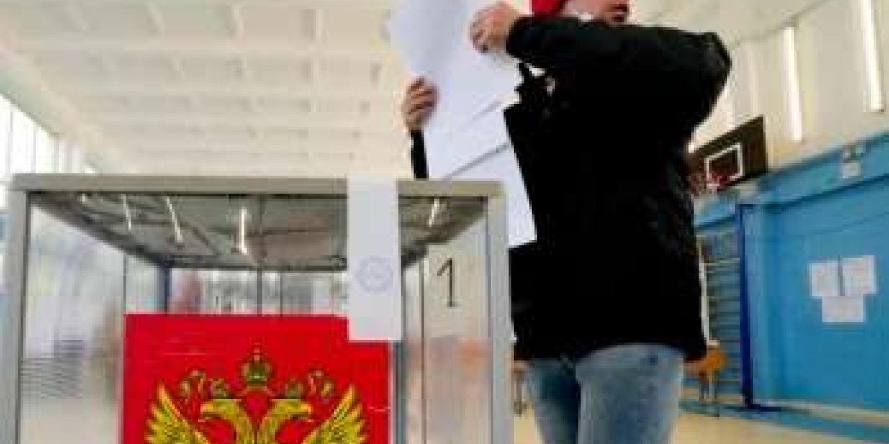Oy verme işleminin son gününde Rus halkı sandık başına gitti