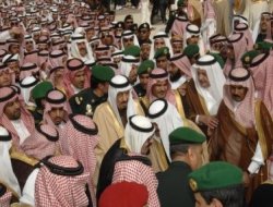 Suudlu zenginler sefa sürerken soyuldu