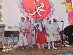 Yağmur Peygamber Aşkına Engel Olmadı!