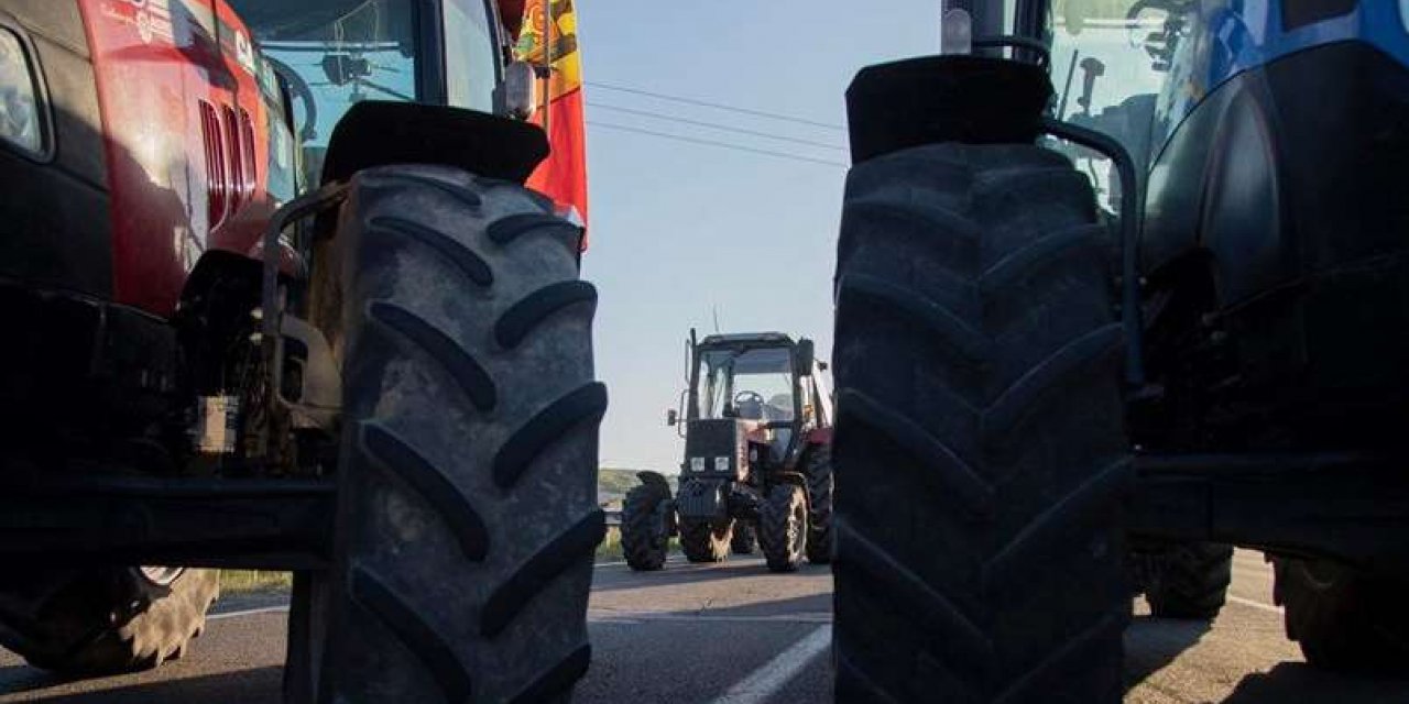 Kosova’da çiftçiler hükümetin tarım politikasını traktörleri ile protesto etti