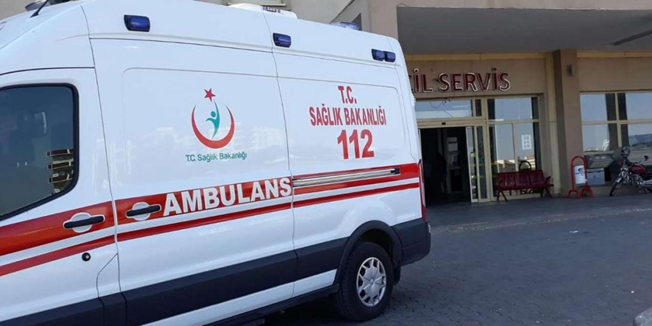 Mevsimlik işçileri taşıyan minibüs tıra çarptı: 2'si bebek 17 yaralı