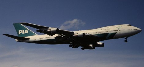 İngiliz jetleri Pakistan uçağını indirdi