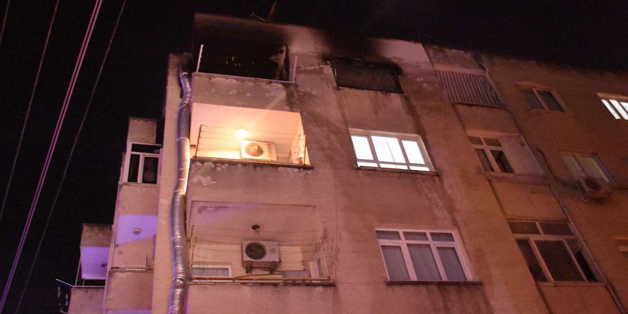 Adana'da yangın çıkan ev kullanılamaz hale geldi