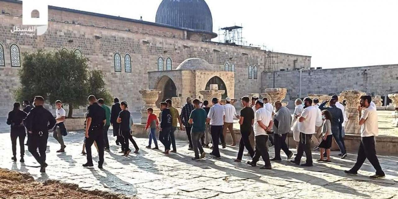 Siyonist işgalciler Mescid-i Aksa'ya yine baskın düzenledi
