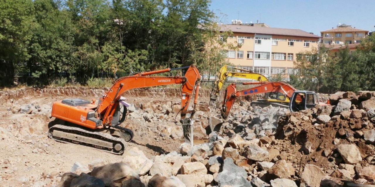 Diyarbakır İmam Hatip Lisesinin temeli atılıyor