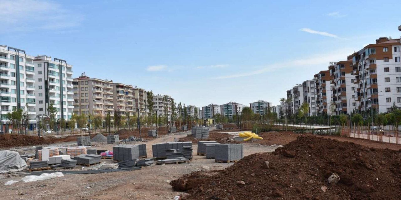 Bağlar'da yapımı devam eden Millet Bahçesi'nde çalışmalar devam ediyor