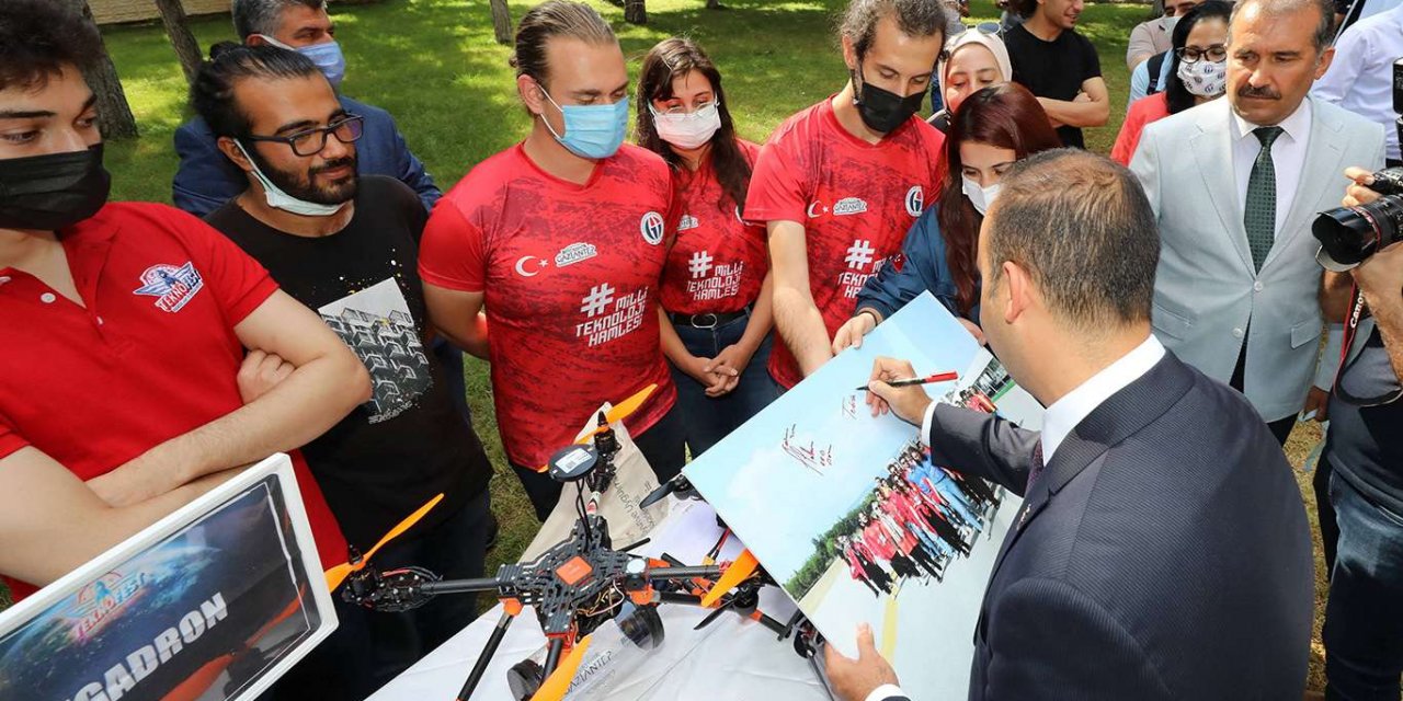 Bakan Yardımcısı Kacır’dan TEKNOFEST’e katılan öğrencilere tebrik ziyareti