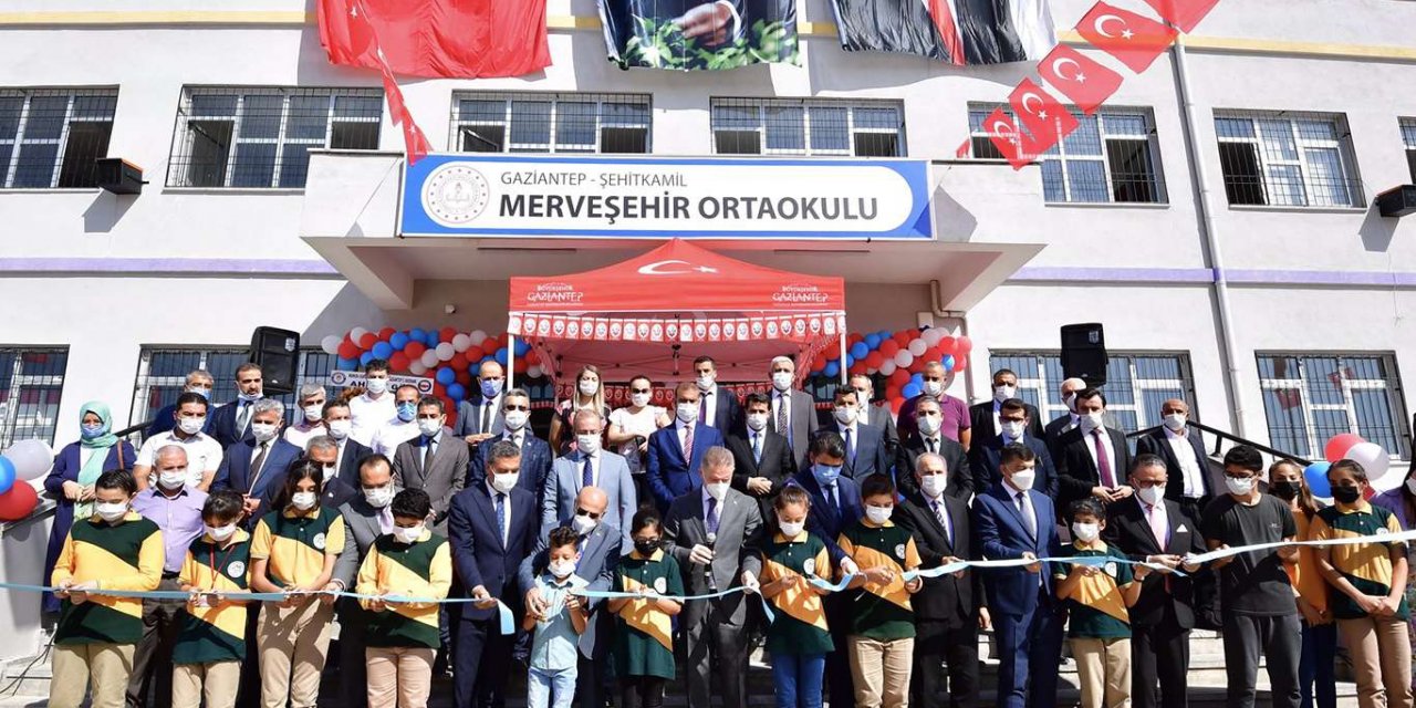 Gaziantep’te 32 derslikli ortaokul açıldı