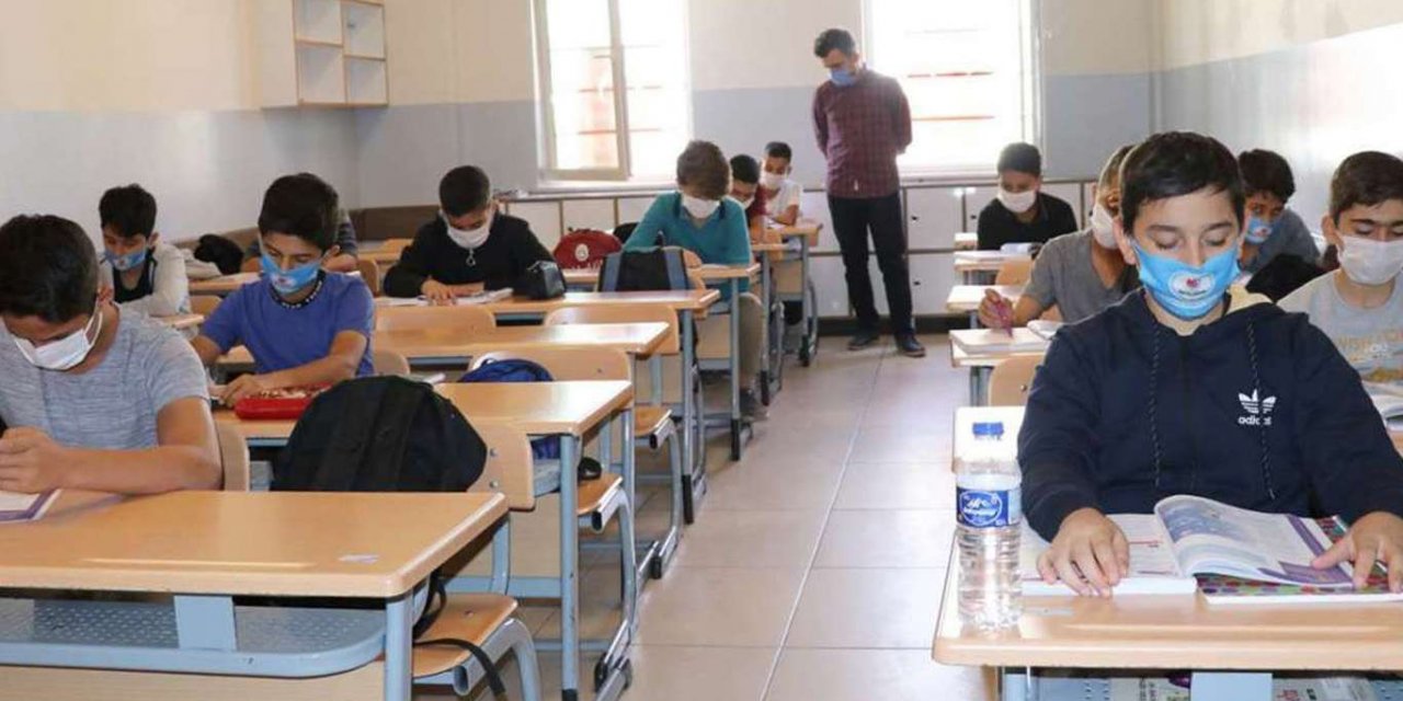 Temaslı ve aşısı eksik olan öğrencilerin karantina süresi kısaltıldı