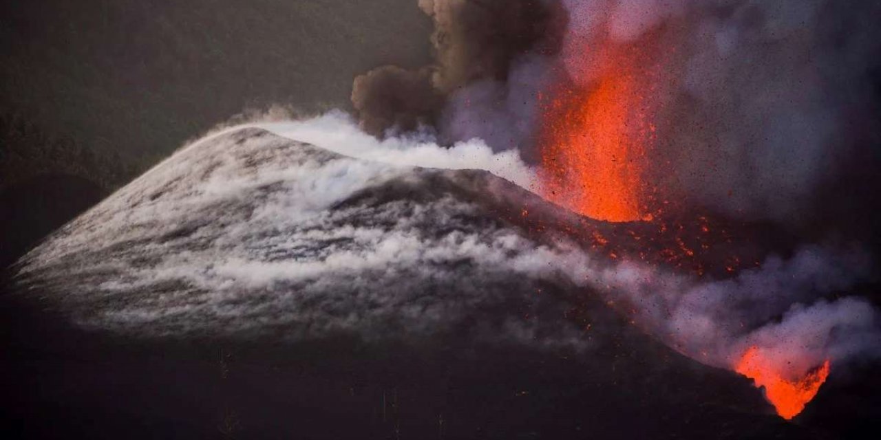 Cumbre Vieja Yanardağı lav püskürtmeye devam ediyor