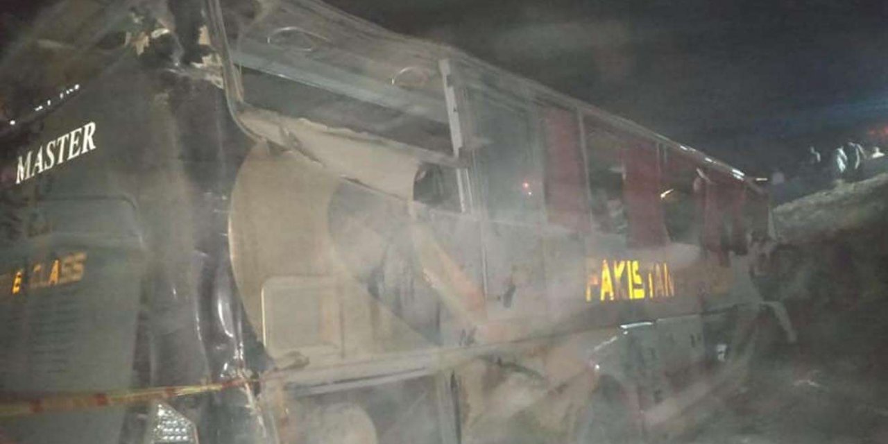 Bus crash kills 7 people, injures 28 others in Pakistan