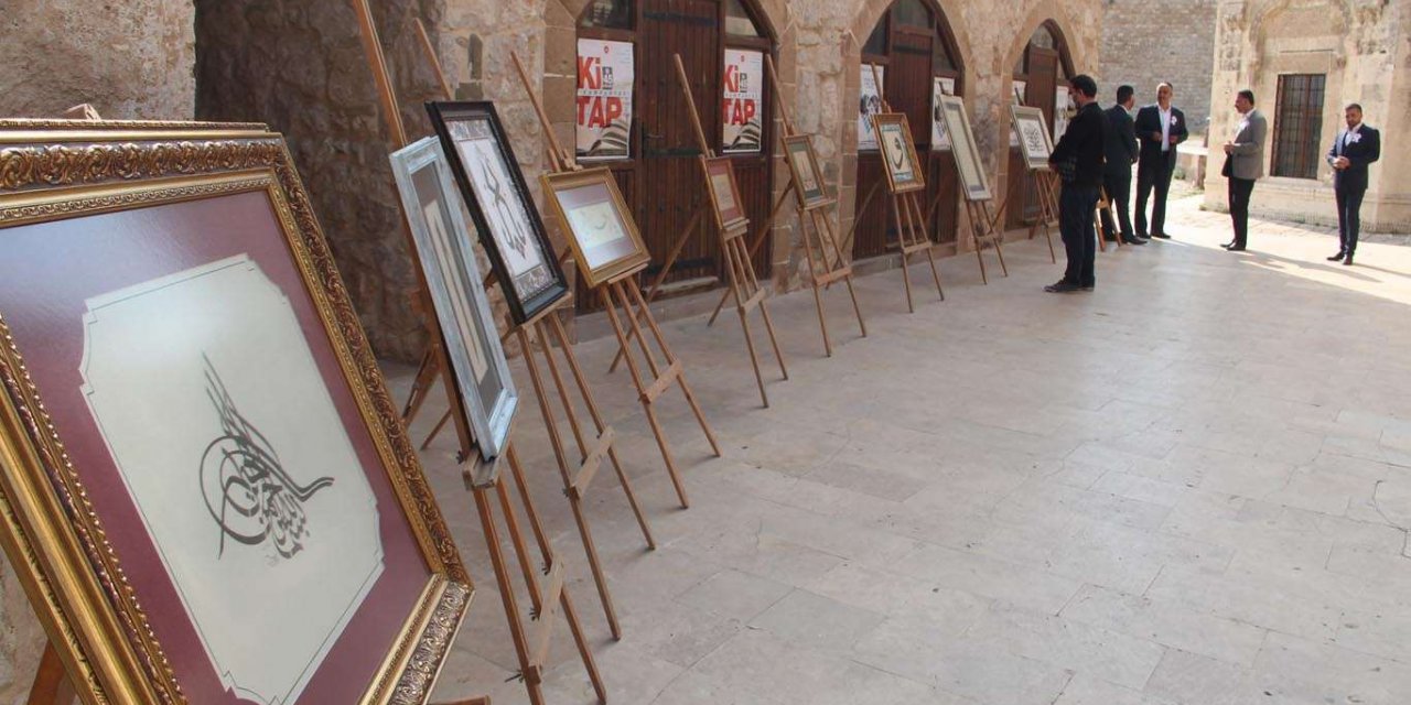 Cami imamının hat sanatı büyük beğeni topladı