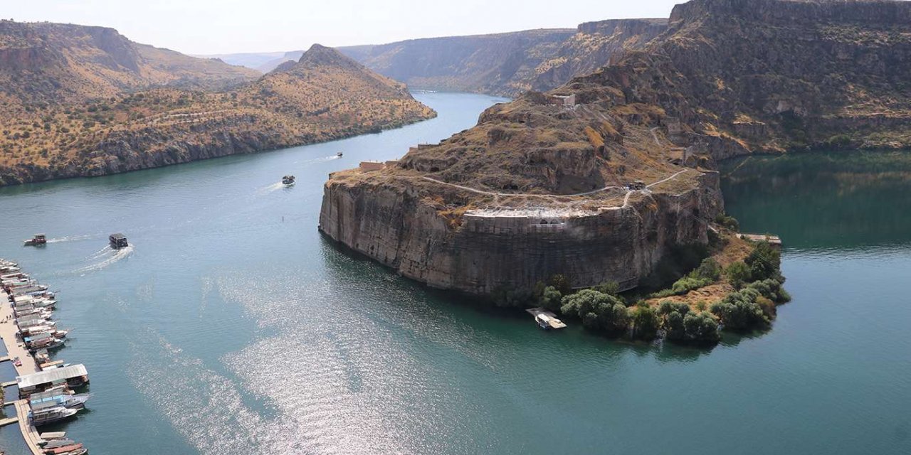 Fırat’ın incisi tarihi Rumkale’ye olan ilgi artıyor