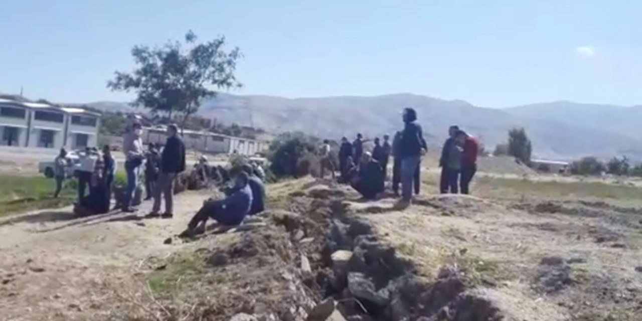 ​Binlerce dönüm araziyi sulayan boruların tahrip edilmesi çiftçileri mağdur etti